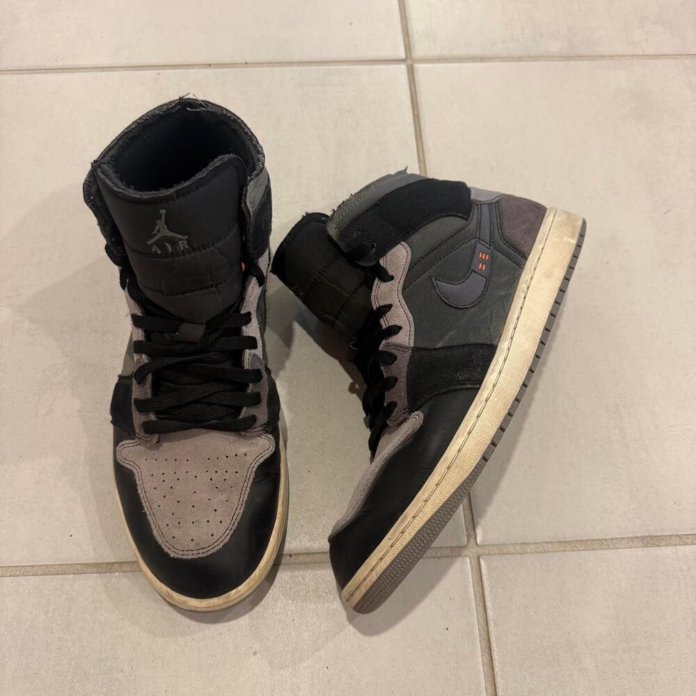 Jordan Men's Black and Grey Trainers